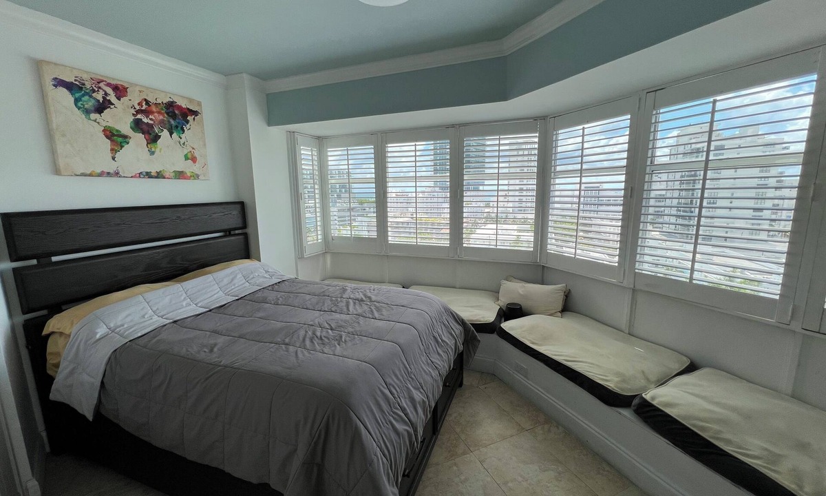 City Center Condo | 1.5 Blocks from the Beach 2BR/2BA Miami Beach Condo