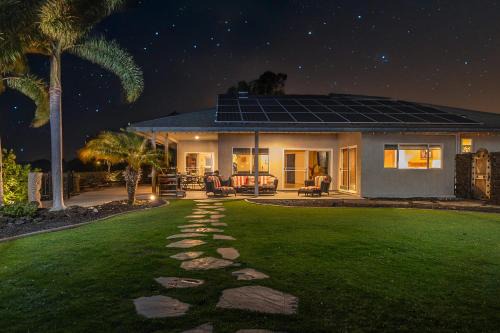Sunset Ridge House | 1 Acre PRIVATE RESORT 4 bed 3 bath cinema spa