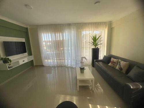 Paraiso Apartment | 2 Bdrm 1 Bath Near River and Beach, 3L