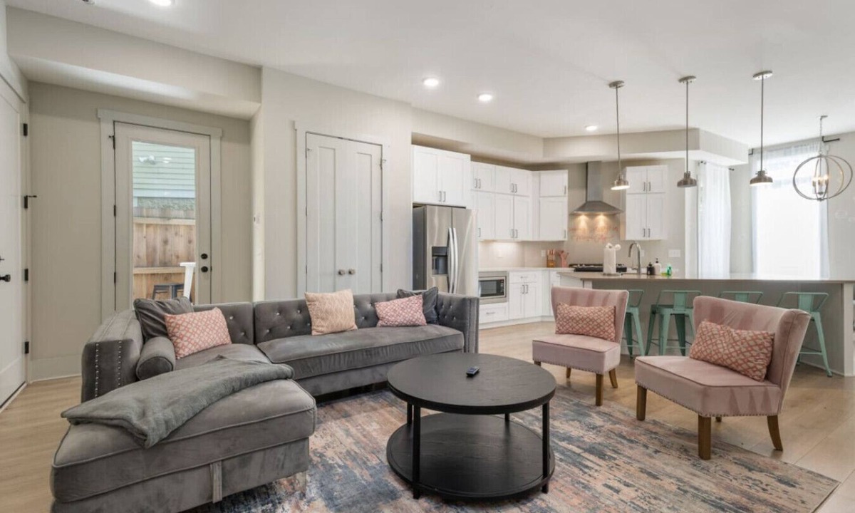 West End Apartment | 20 Bed West Nashville Private Bachelorette House