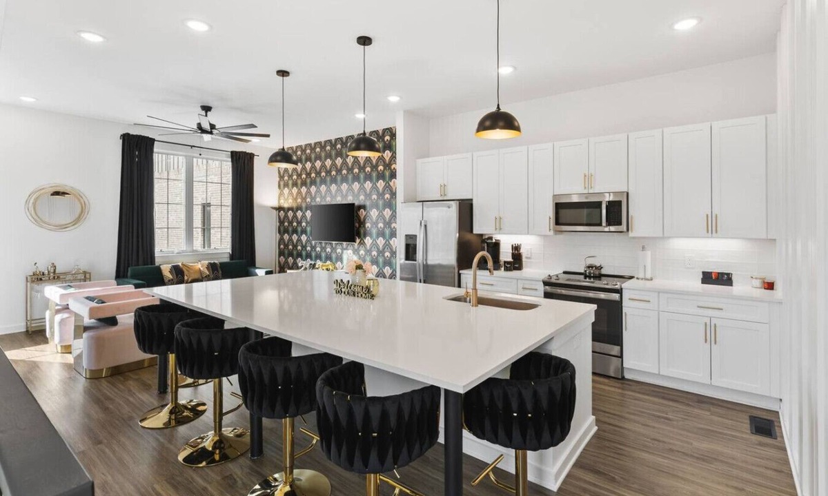 Cleveland Park House | 24K Escape - Rooftop Oasis, 3 Miles to Broadway, Walk to Restaurants!