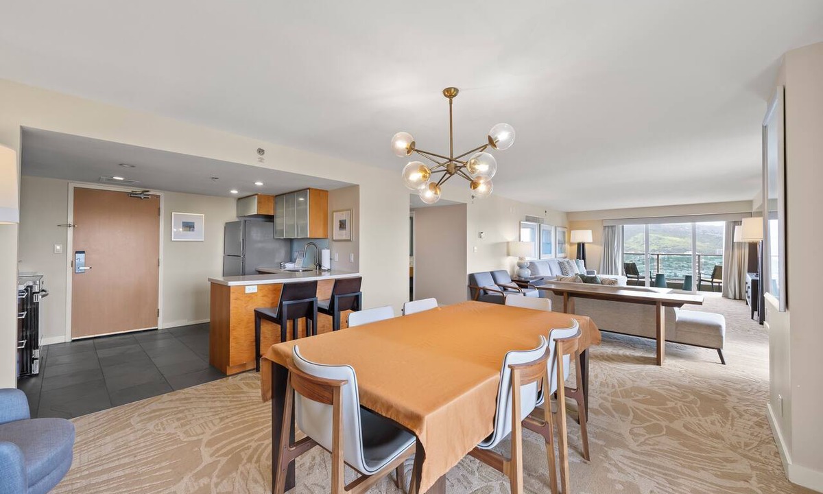 Ala Moana Condo | 34th Floor Ala Moana Large Regal Suite - 2Br/3Ba, Book Now at Special Rate!