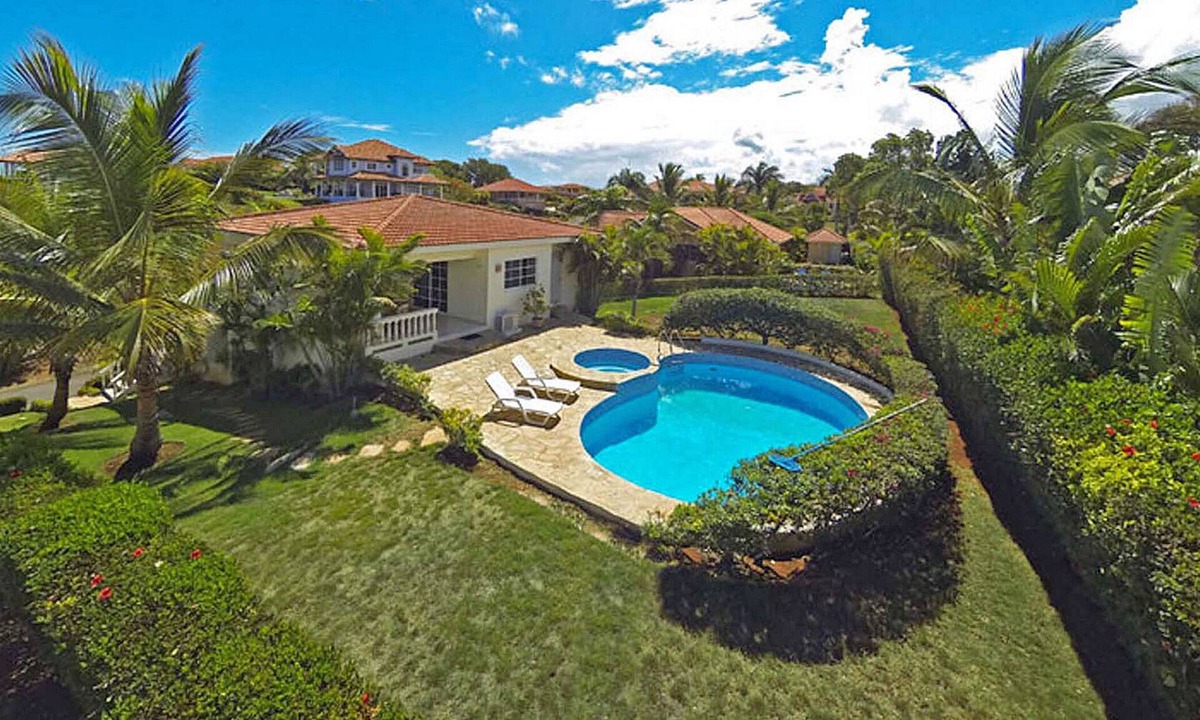 Urbanizacion Tavarez Villa | 3BD villa with private pool, guest-friendly and walking distance to everything