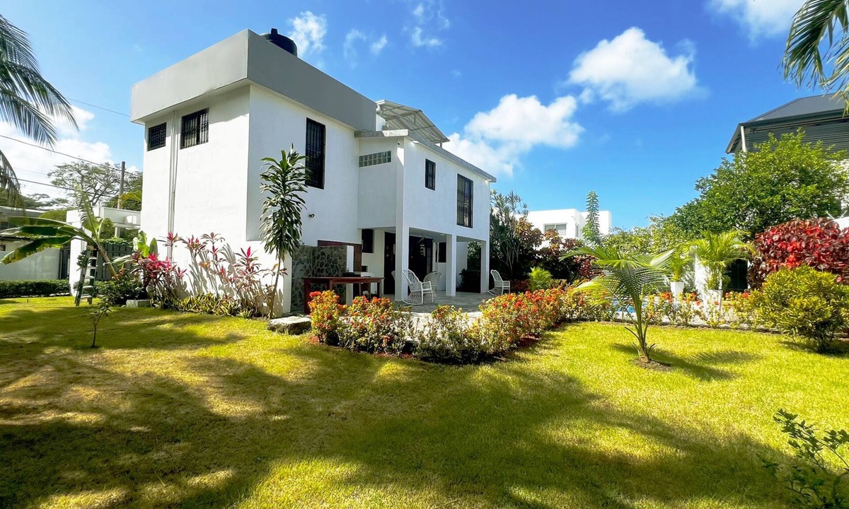 El Batey House | 4-bedroom house in the middle of superb Sosúa with WiFi, AC