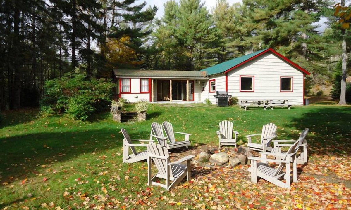 Johnsburg Cabin | 5 Bedroom Pet Friendly House Lake George Region