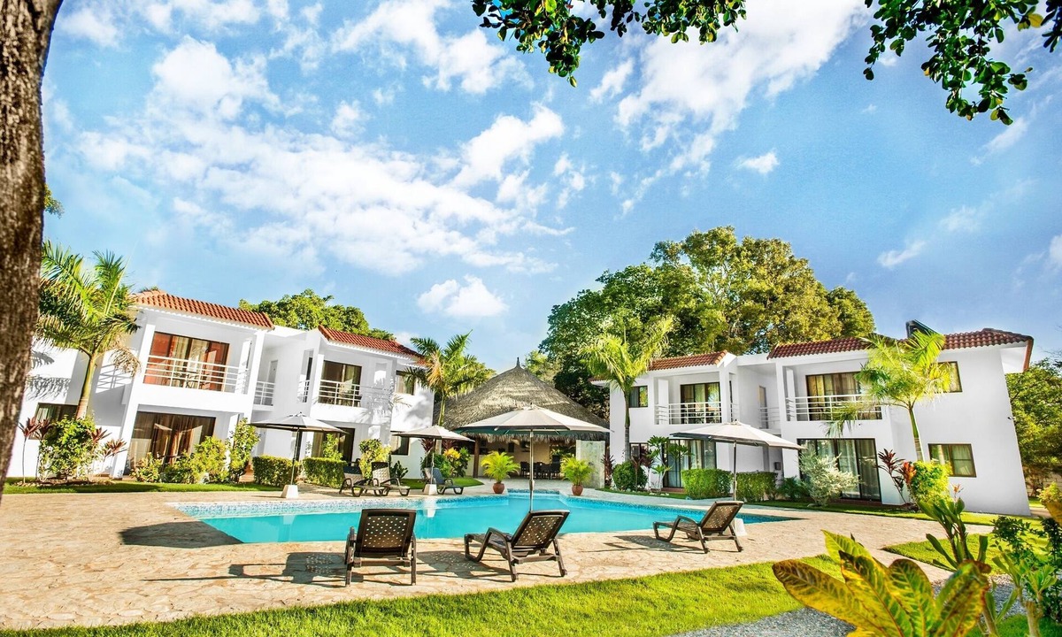 La Esplanada Hotel | 9 BR, Sleeps 14, Sosua Private Mini Resort, Walking distance from beach +Bonus