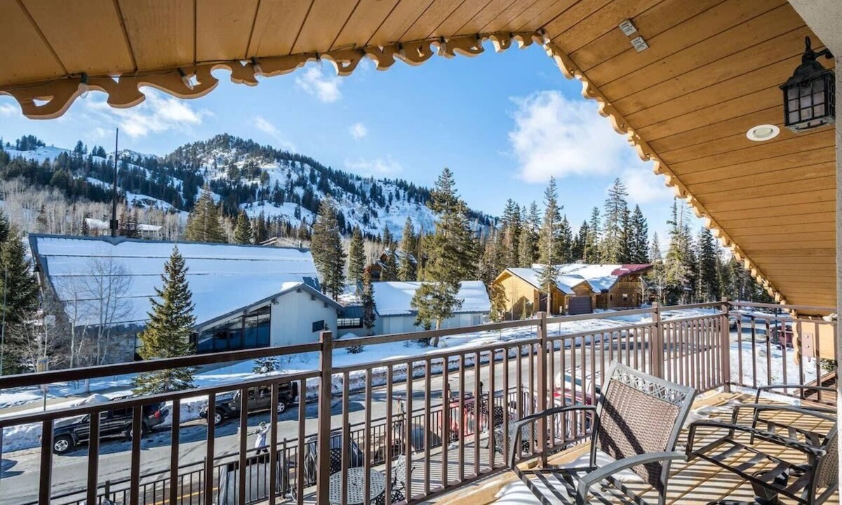 Salt Lake Mountain Resorts Ski Chalet | 9BR I Brighton Chalet Utah Entire House