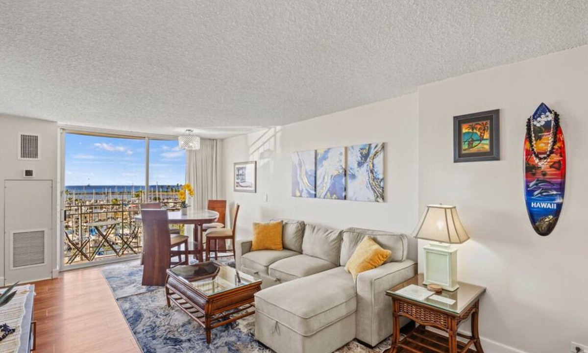 Waikiki Condo | Aloha Condos, Ilikai Marina, Condo 786, Oceanfront, AC