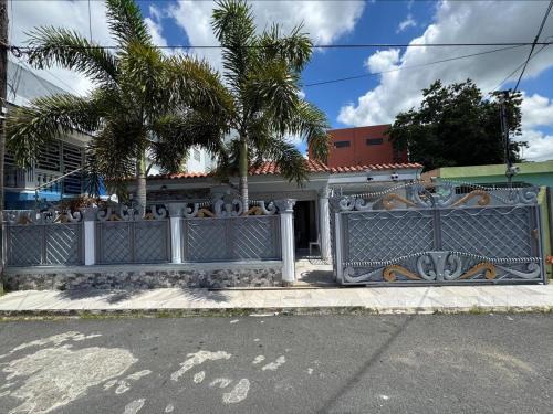 San Pedro de Macoris House | alojamiento de 3 habitaciones a 2 minutos del hospital y cerca del centro Spm