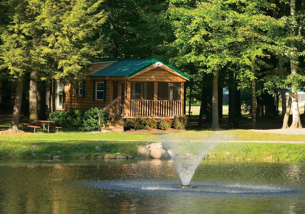 Corinth Resort | Alpine Lake Lakefront Cabin 8