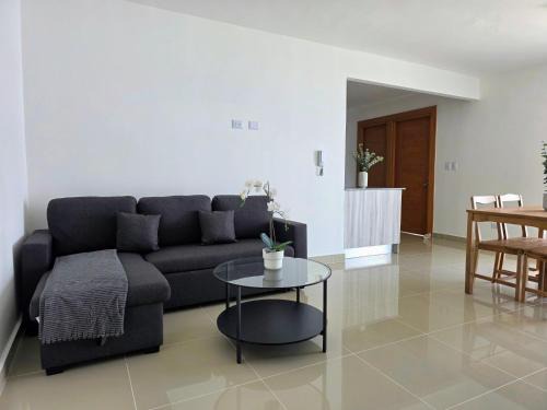 Licey al Medio Apartment | Apartamento Moderno con Piscina, Seguridad y Respaldo Electrico