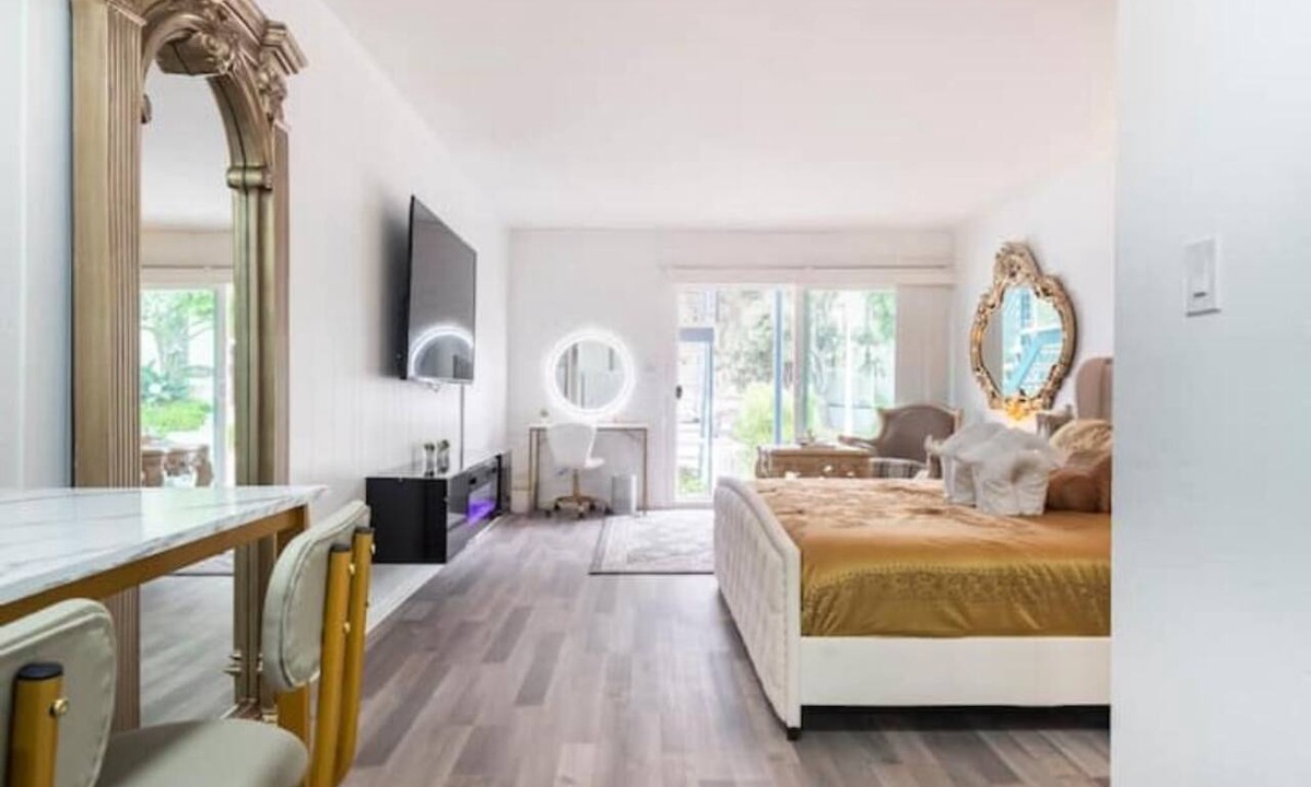 Crown Point Apartment | Bay Bliss: Luxurious Comfort with Stunning Views