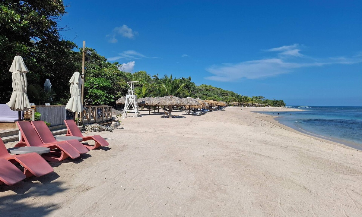 Costambar Apartment | Beach Apartment with Pool - Costambar
