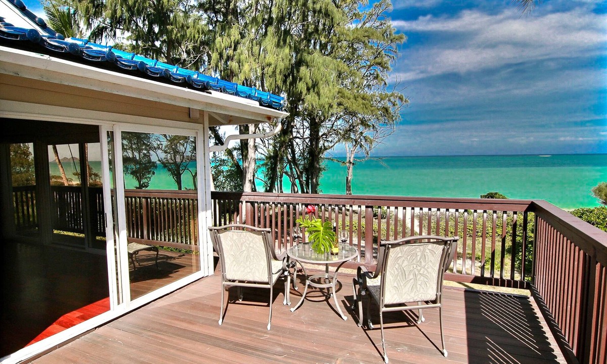 Waimanalo Beach House | BEACHFRONT with Hot Tub! White Sand Beach with Sandy Bottom Bay Sleeps 8-18