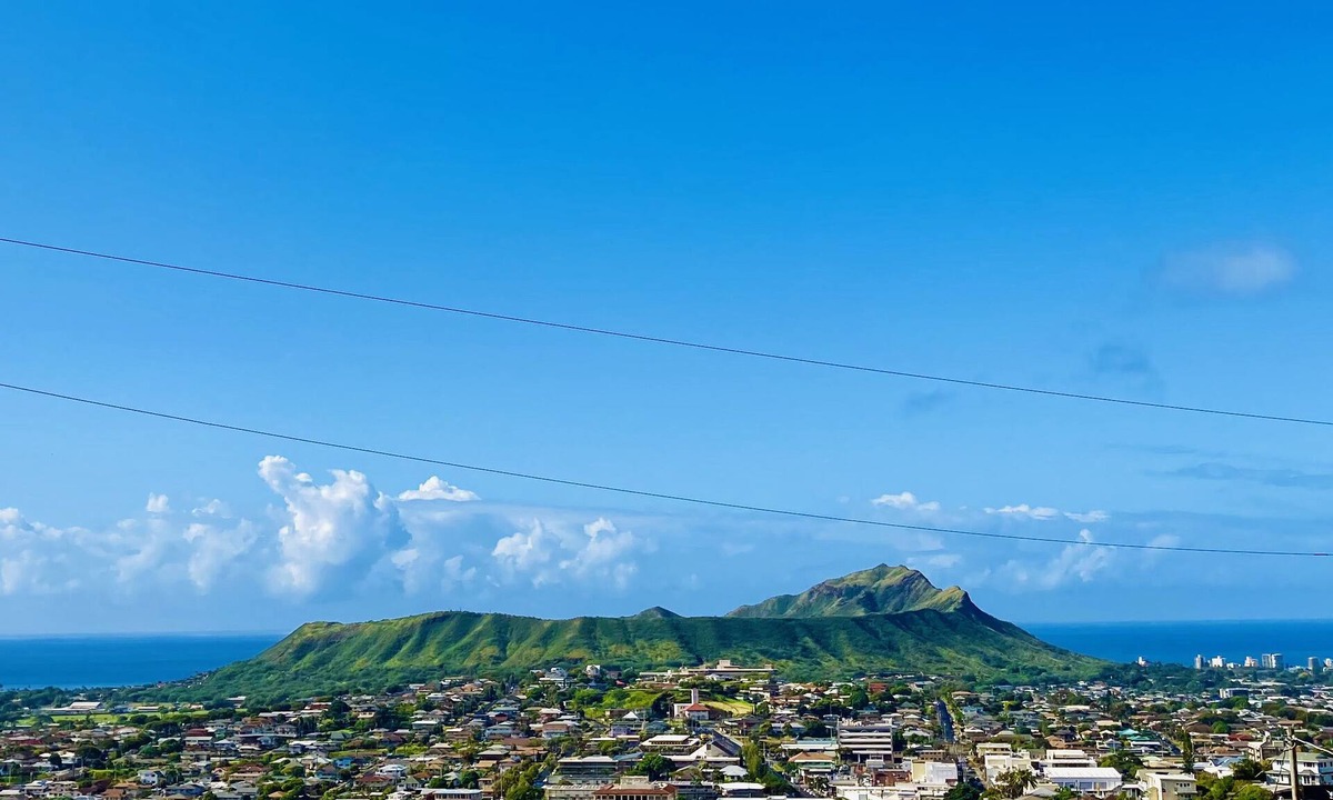 Kaimuki House | BIG ALOHA & AWESOME VIEW AT THIS HAWAIIAN HOME!