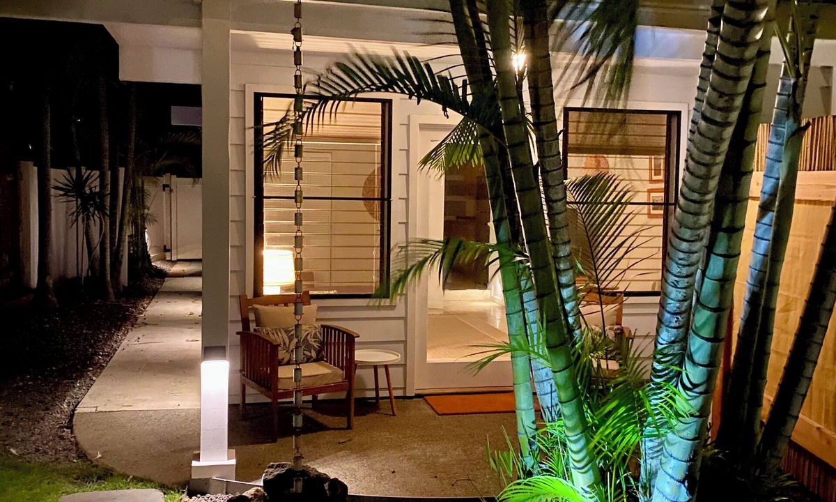 Kailua Cottage | Bright and airy 1-bedroom cottage in charming Kailua, 1 block to beach. WiFi, AC