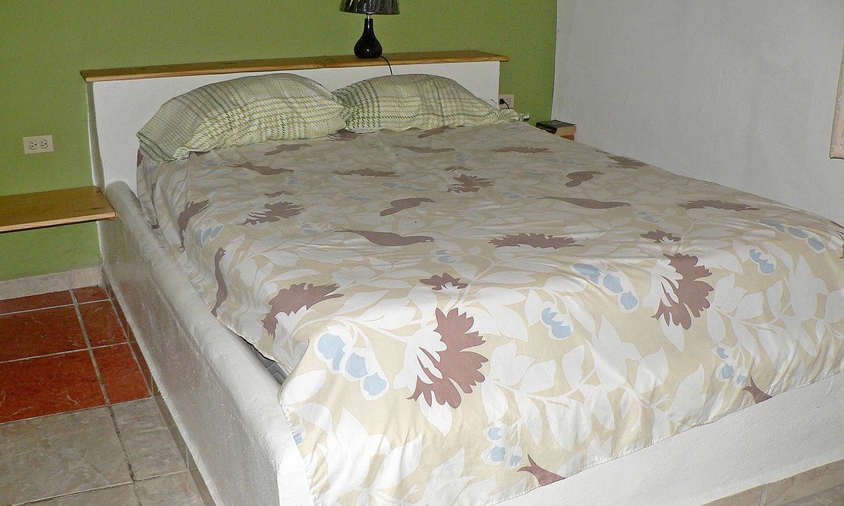 La Mulata Hotel | Budget room with cable TV/Internet in hotel with on-site restaurant