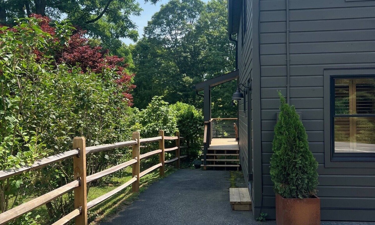 Bolton Landing House | Camp Ridgewood- Spacious 6-bedroom house in lovely Bolton Landing with AC