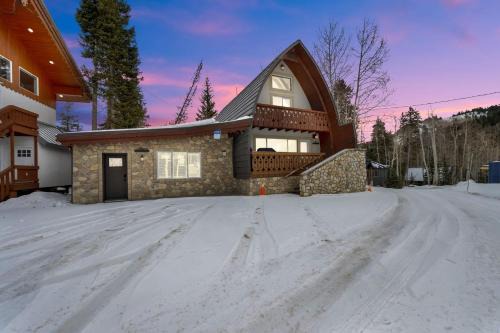 Salt Lake Mountain Resorts Ski Chalet | Chalet at Brighton