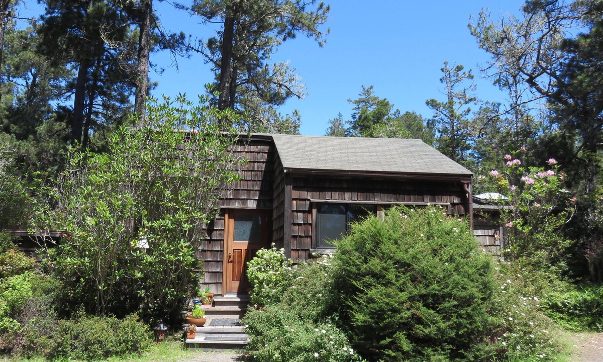 Mendocino Cottage | Charming CasparCottage Waterfall in the Redwoods