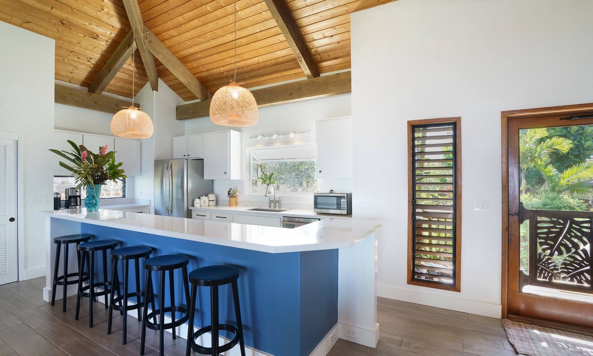 Mokuleia House | Contemporary Hawaii Living, Calm North Shore Beach