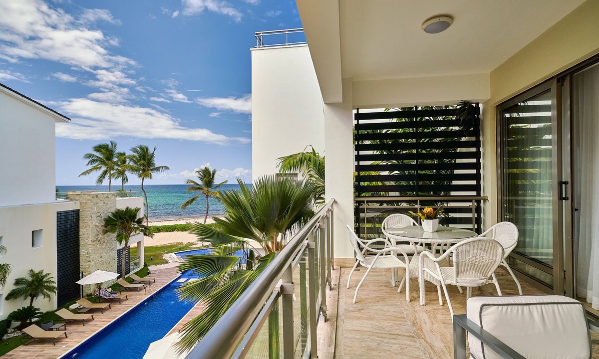 Bavaro Condo | COSTA ATLANTICA LUXURIOUS POOL FRONT BH302