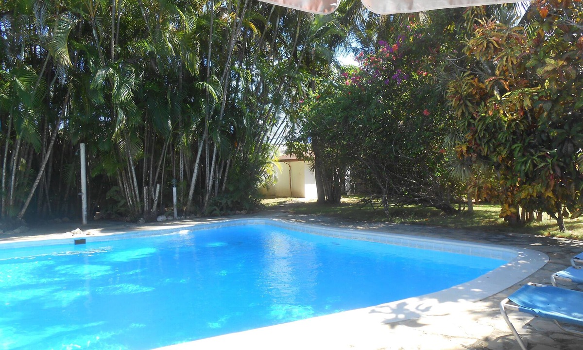 La Esplanada House | Cosy GUEST with living and sleeping area in large Caribbean garden