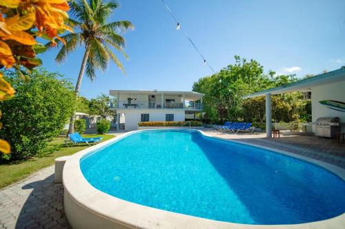 Urbanizacion Tavarez House | COZY 7BR Villa BIG POOL Close to beach