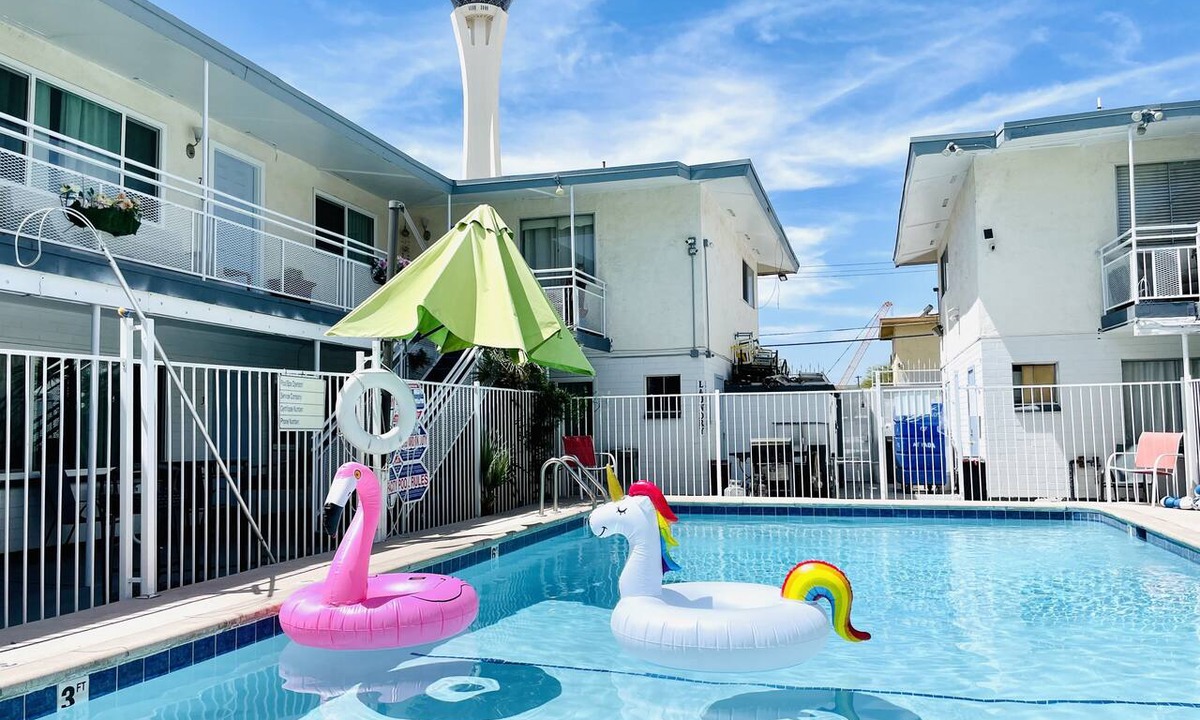 Beverly Green Apartment | Cozy renew 3BR STRIP next LVCC book best-Spot Sale POOL Labor Day LVCC enjoy