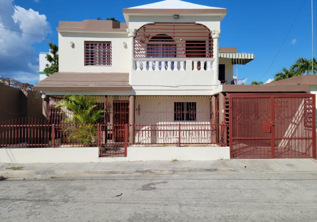 Bani House | Dulce Hogar Del Sur, Con Estacionamiento Gratis.
