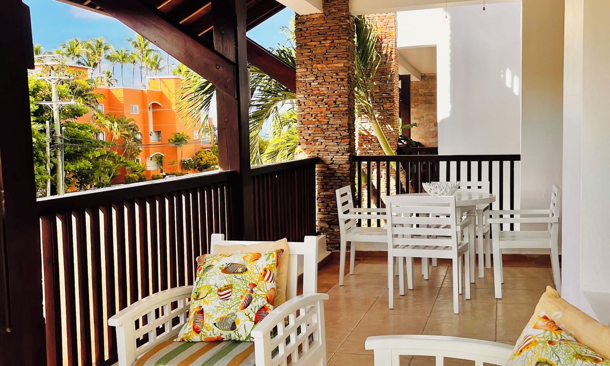 El Centro Apartment | Fabulous 2 bedroom Beach Apt with a KING SIZE bed.