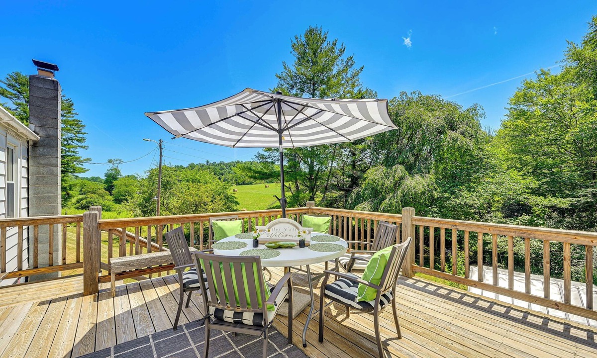 Fancy Gap Cottage | Family Fancy Gap Cottage w/Deck - Pets Welcome!