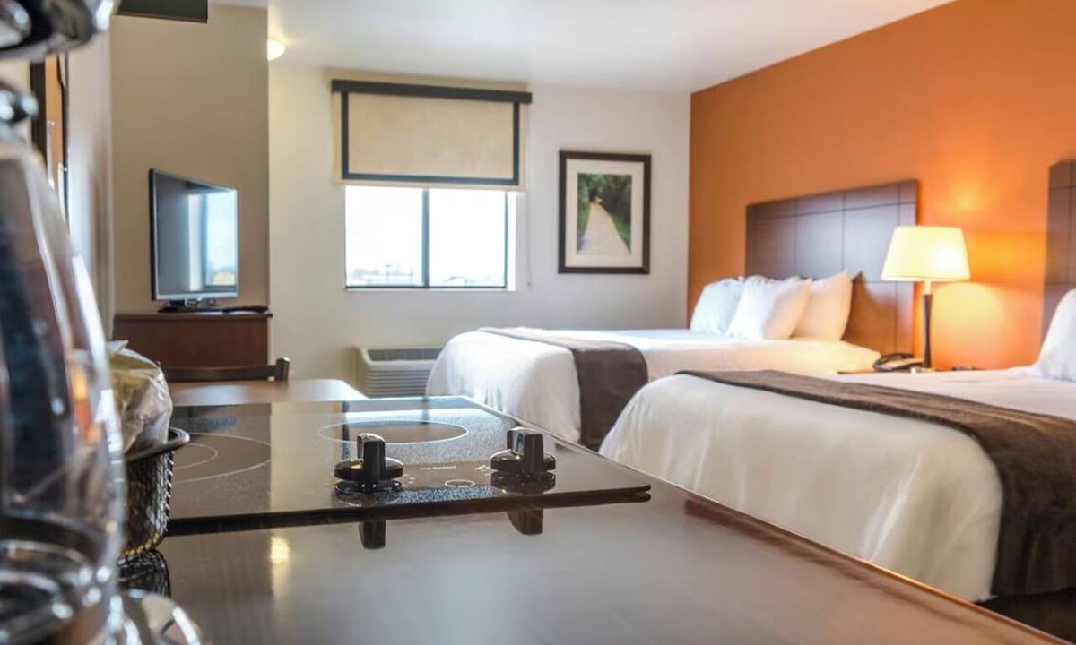 West Jordan Hotel | Family-Friendly Room Near Jordan Landing w/Kitchen! Pets Allowed