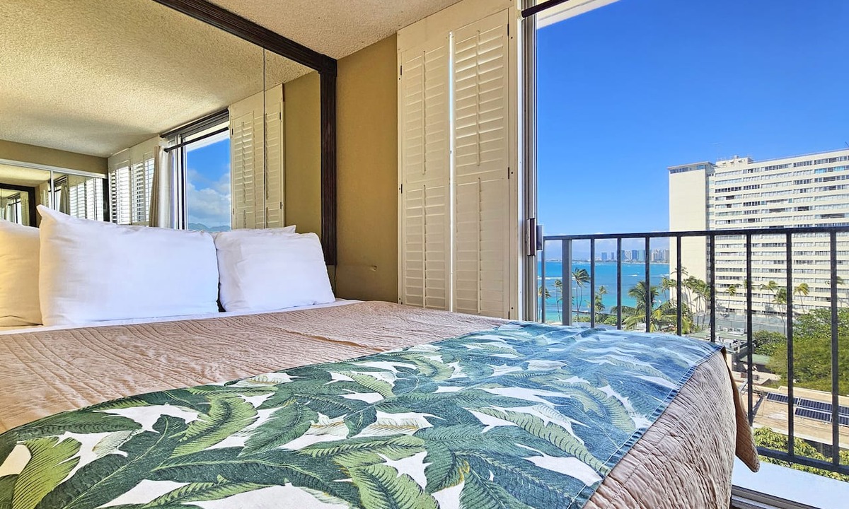 Diamond Head - Kapahulu - St. Louis Condo | Gold Coast Ocean View One Bedroom w/Full Kitchen & WiFi