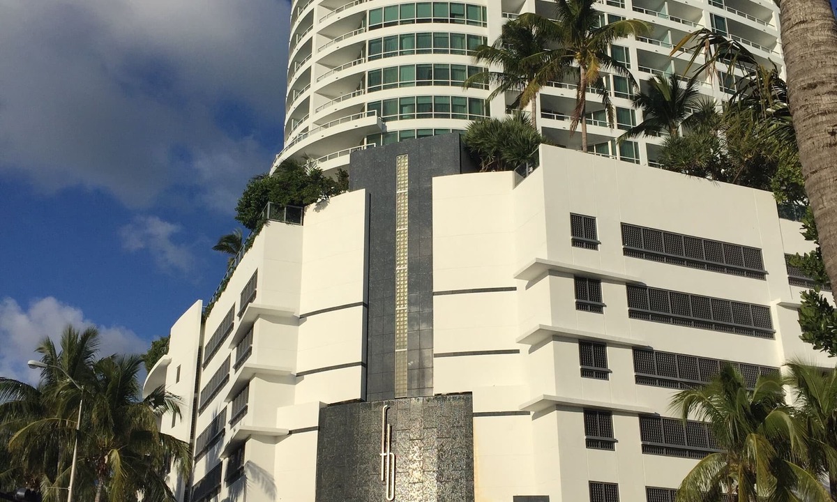 Mid Beach Hotel | Gorgeous renovated corner 1bd 2bath bayview apt with 2 complimentary passes