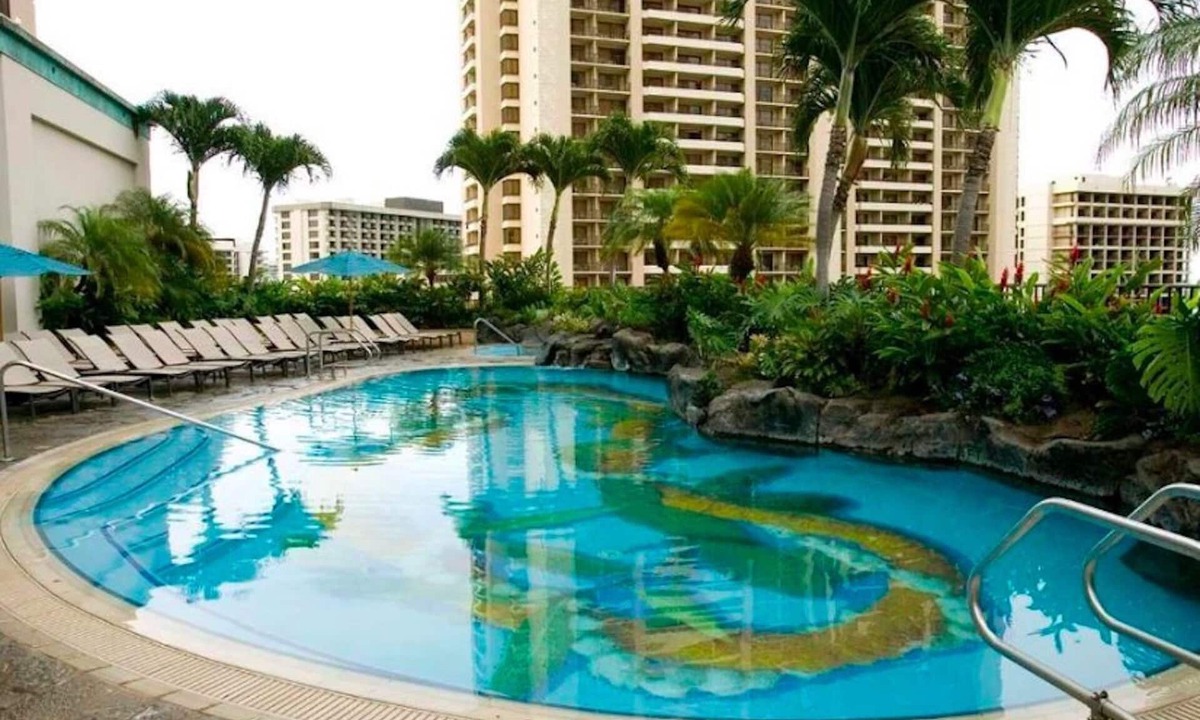 Waikiki Resort | Hilton Hawaiian Village Lagoon Tower, private beachfront resort