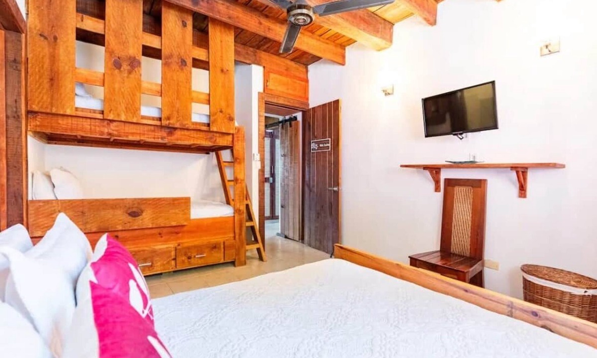 La Vega Province Bed & Breakfast | Ibis Family Suite - Brisal Mountain Retreat