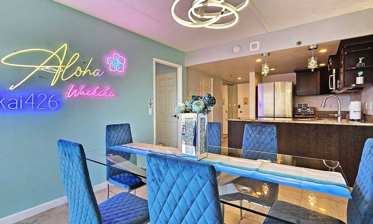 Waikiki Condo | Ilikai 426 2 Bedroom Ocean/Pool Views - 1 K, 2 Full and 2 Q Sofa Beds