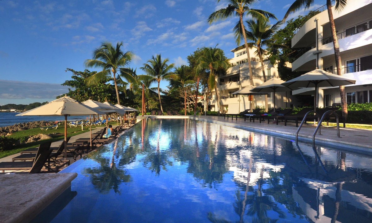 El Batey Apartment | Infiniti Blu Luxury Ocean Front Condos