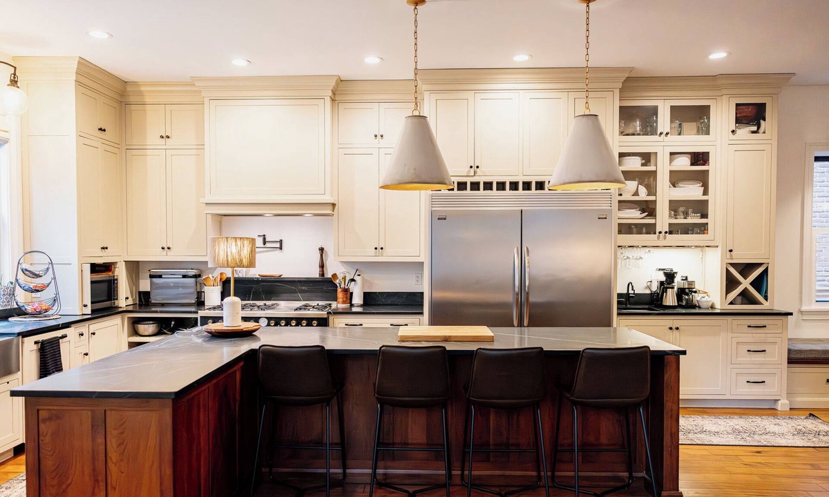 Italian Village House | Italian Vil Gem | GameRm High St .2mi Parking