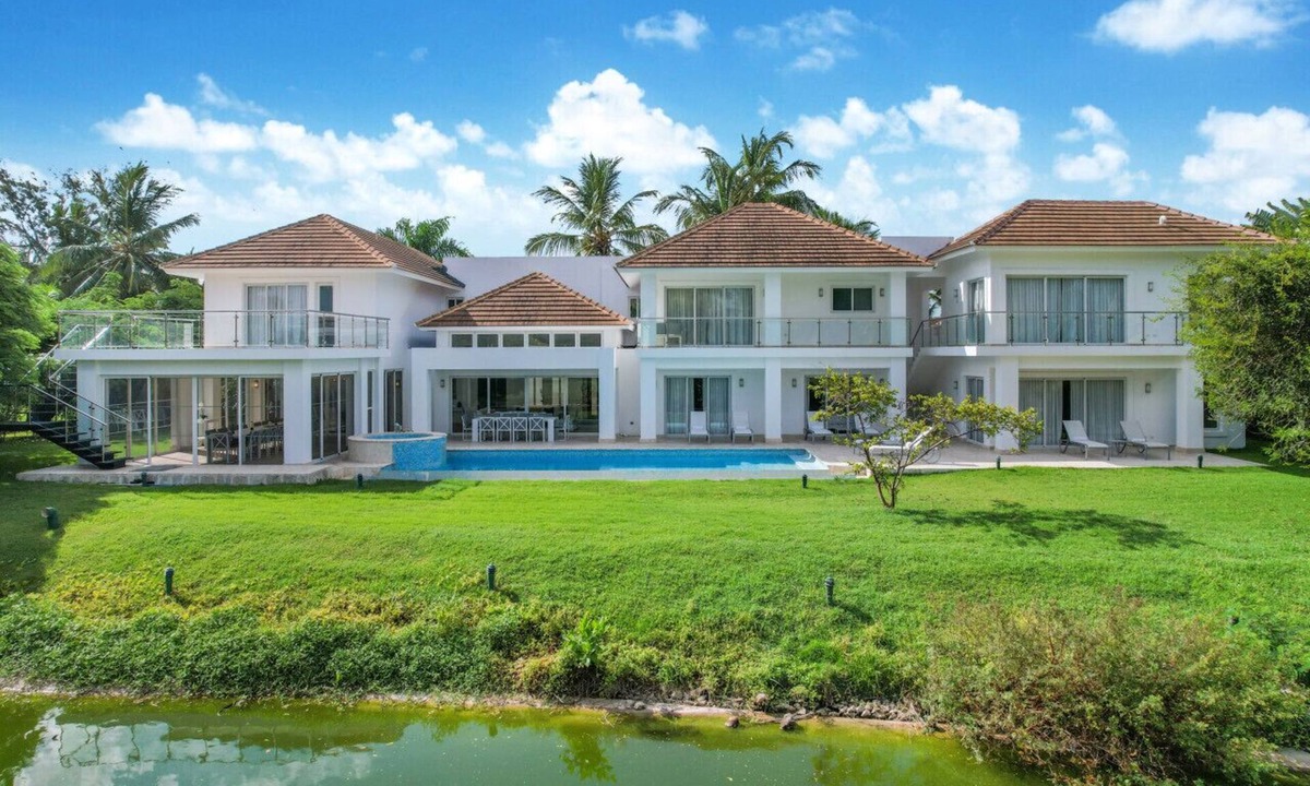Bavaro Villa | Lake View: Lake/golf view villa with full staff, pool, Jacuzzi & pool table