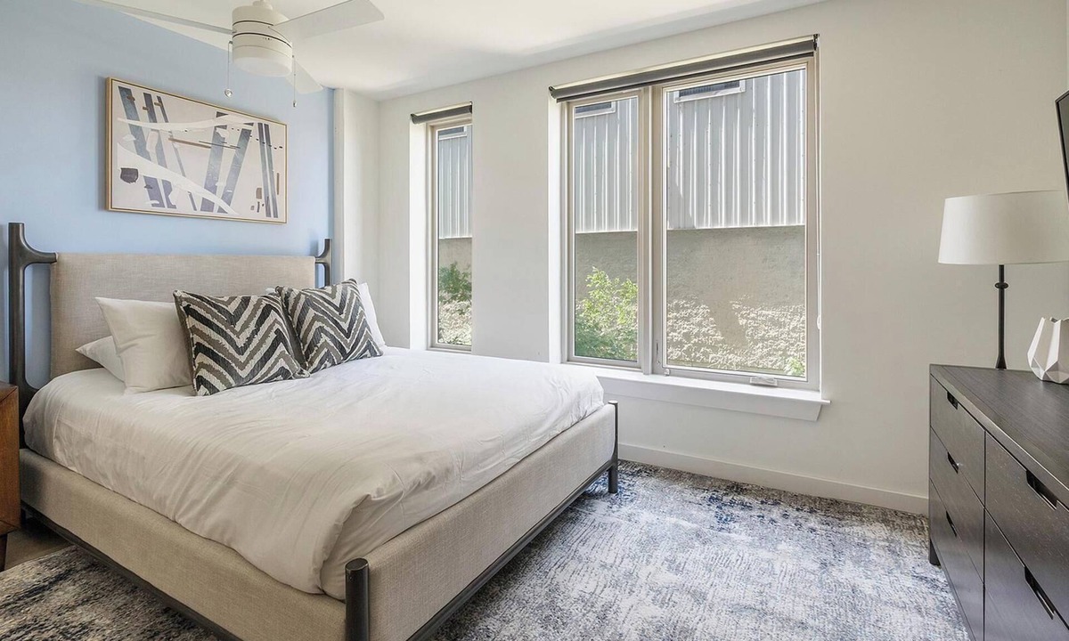 Eighth Avenue Apartment | Landing | Spectacular Studio, Gym