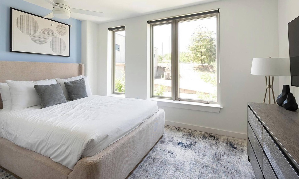 Eighth Avenue Apartment | Landing | Stylish Studio, Gym