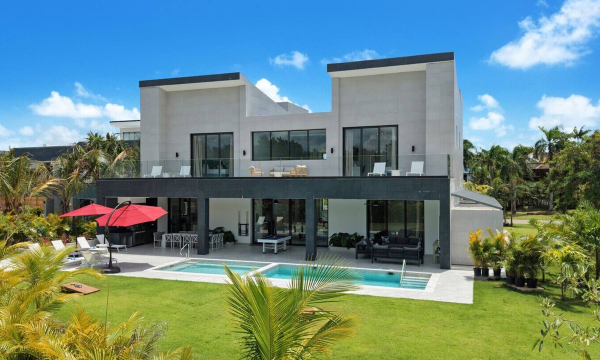 Punta Cana Villa | Las Palmas 4: Lux retreat w/pool, jacuzzi, games, full staff & golf carts