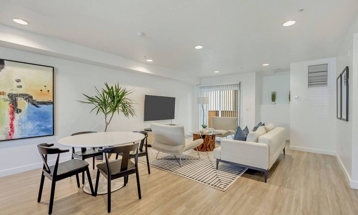 Downtown Salt Lake City House | LCF - Downtown Salt Lake Townhome - 2 King Master Suites - 2.5BA - 2-Car Garage
