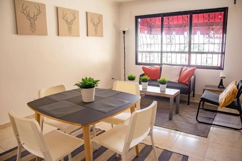 Santo Domingo Apartment | Lovely 2-bedroom rental unit with free parking