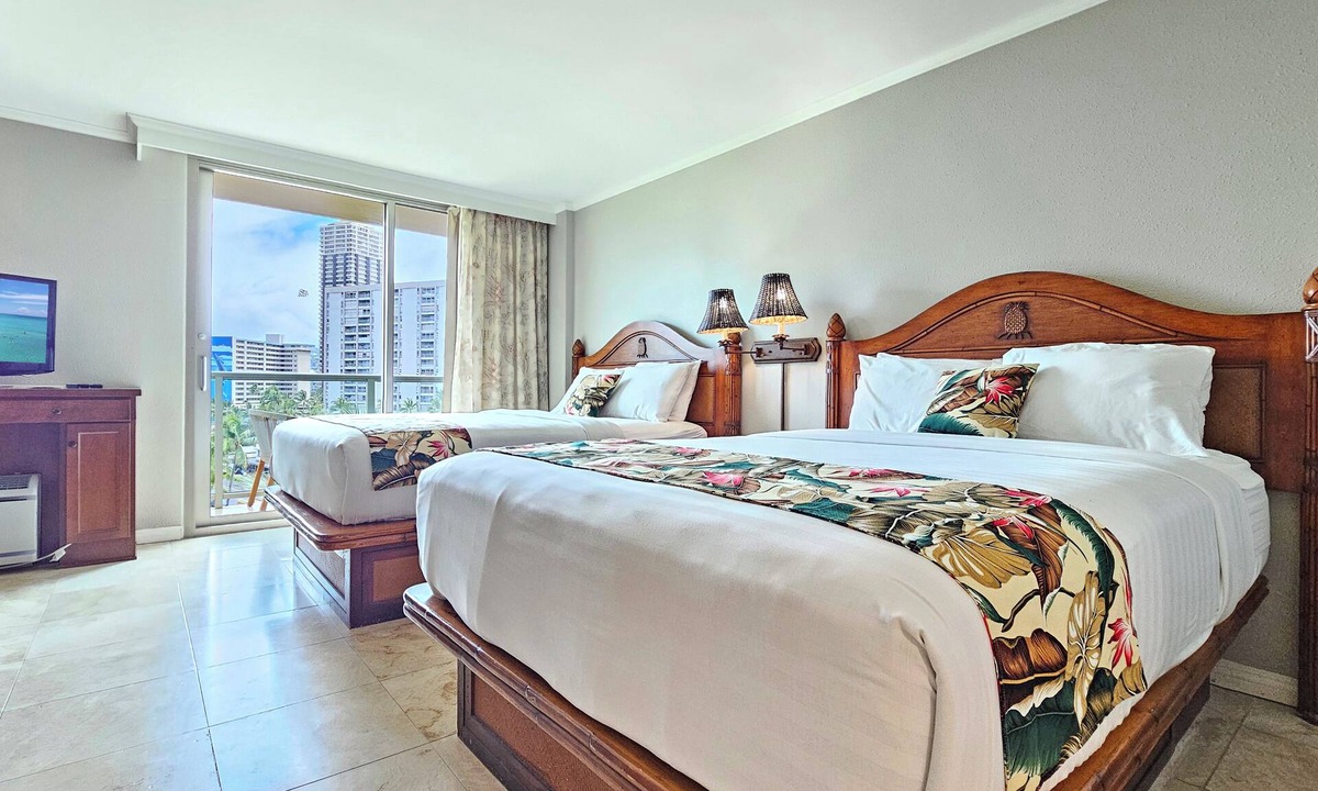 Waikiki Hotel | LUANA WAIKIKI HOTEL 502 🏝 2 Queen Bed CityViewStudio,WiFi,AC,GYM,POOL & Kitchen