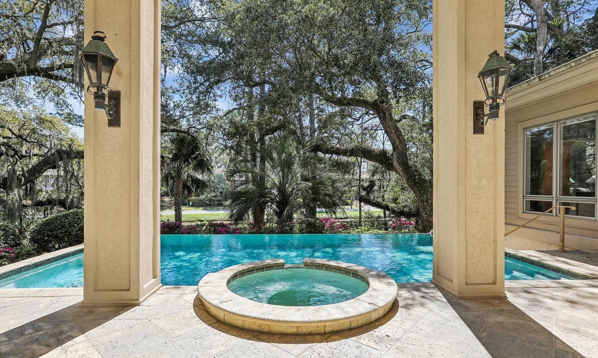 Beach Lagoon House | Luxury 6Br Private Home, 3rd Row from Sea Pines Beach!