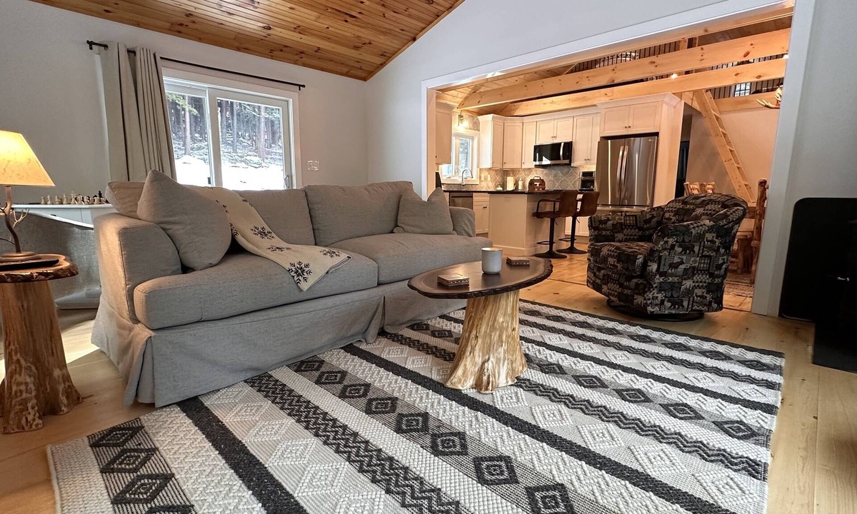 Lake Luzerne Cabin | Luxury Cabin Sleeps 4 to 7 - mins to Lake George