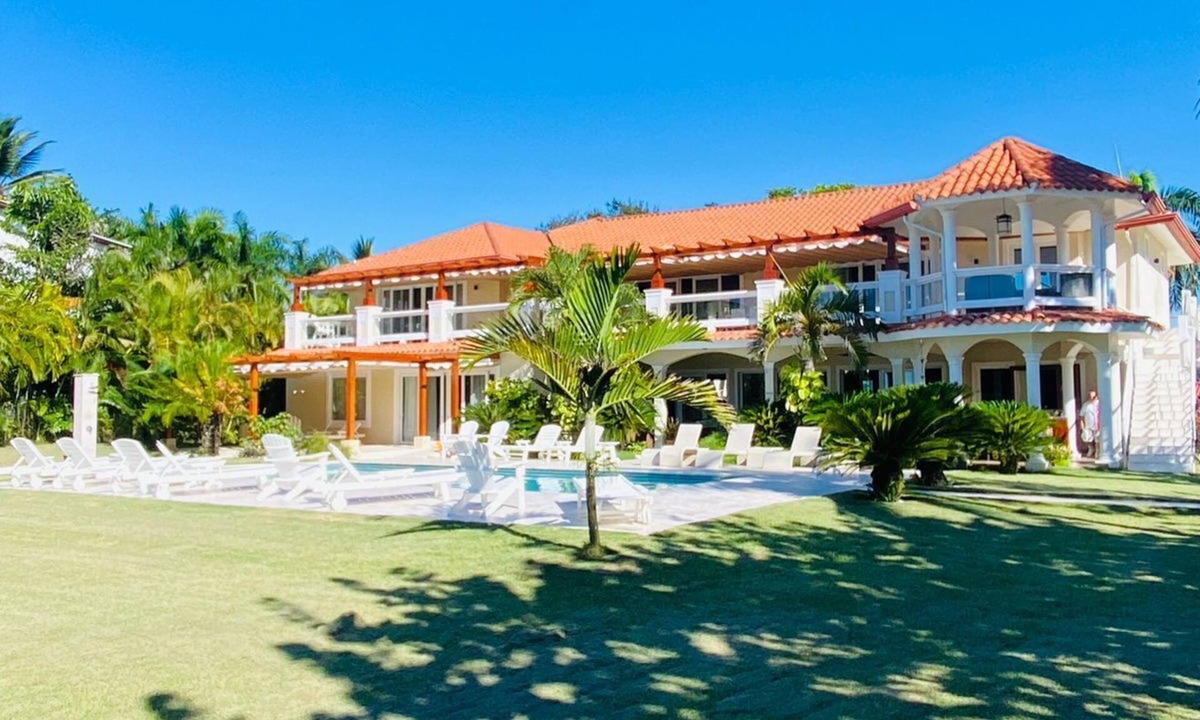 Playa Chiquita Villa | Luxury oceanfront 7 bedrooms villa playa chiquita/Sosua